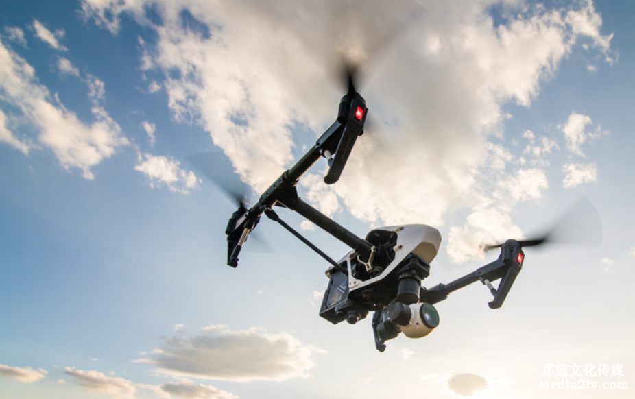 無人機(jī)進(jìn)行維護(hù) 無人機(jī)進(jìn)行維護(hù)